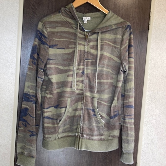 Jackets & Blazers - Camo zip up jacket